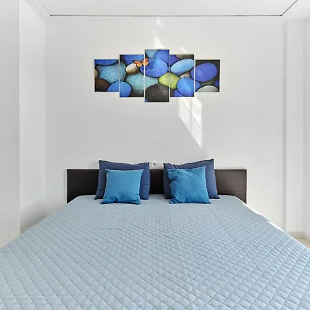 Butterfly -private Pool & Playground